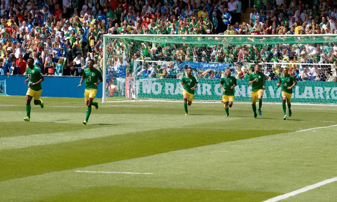 Un match de football vibrant sous un ciel bleu