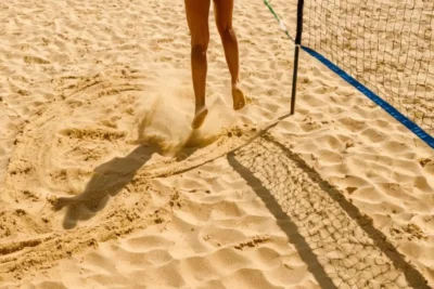 Un match de volley sous le soleil